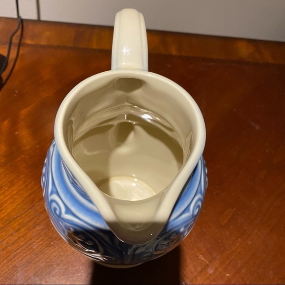 Longaberger American Craft
Cornflower Blue 40oz Pitcher - Picture 5 of 9